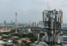 Vietnam Accelerates 6G Development as 5G Coverage Expands Rooftop cell tower with multiple antennas overlooking a dense urban area and high-rise buildings in the distance.