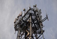 Viettel and Claro Secure Dominican Spectrum for 4G and 5G Cellular communication tower with multiple antenna panels against a clear sky.