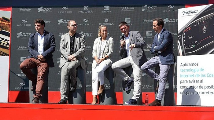 Telefonica DGT and SEAT join forces to use IoT technology to increase cyclists safety on the road  Telefonica DGT and SEAT join forces to use IoT technology to increase cyclists safety on the road